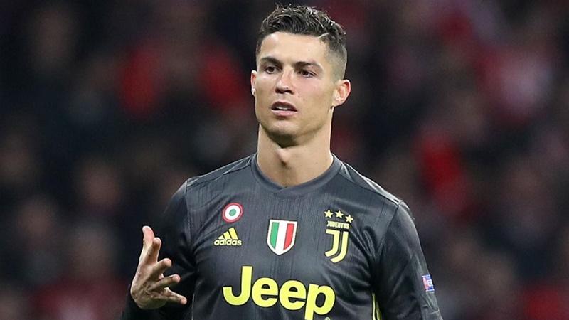 Ronaldo không giảm lương