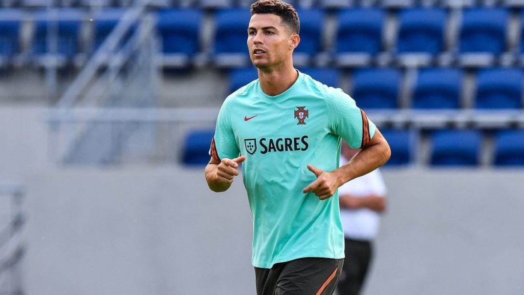 Ronaldo sẽ sớm sáng tỏ tương lai tại Juventus
