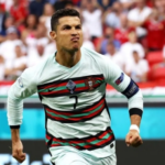 HLV tuyển Hungary khó chịu vì 1 hành động của Ronaldo